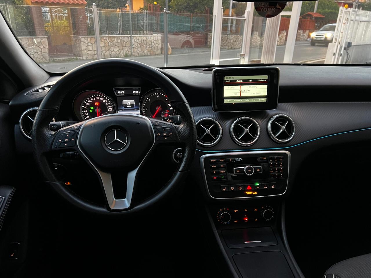 M-BENZ GLA 200 CDI Automatic-PANO-FULL