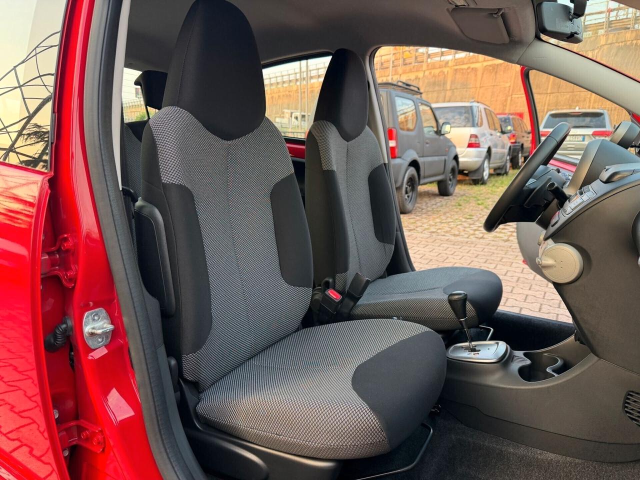 Toyota Aygo 1.0 12V VVT-i 5 porte AUTOMATICA NAVIGA OK NEOPATENTATI