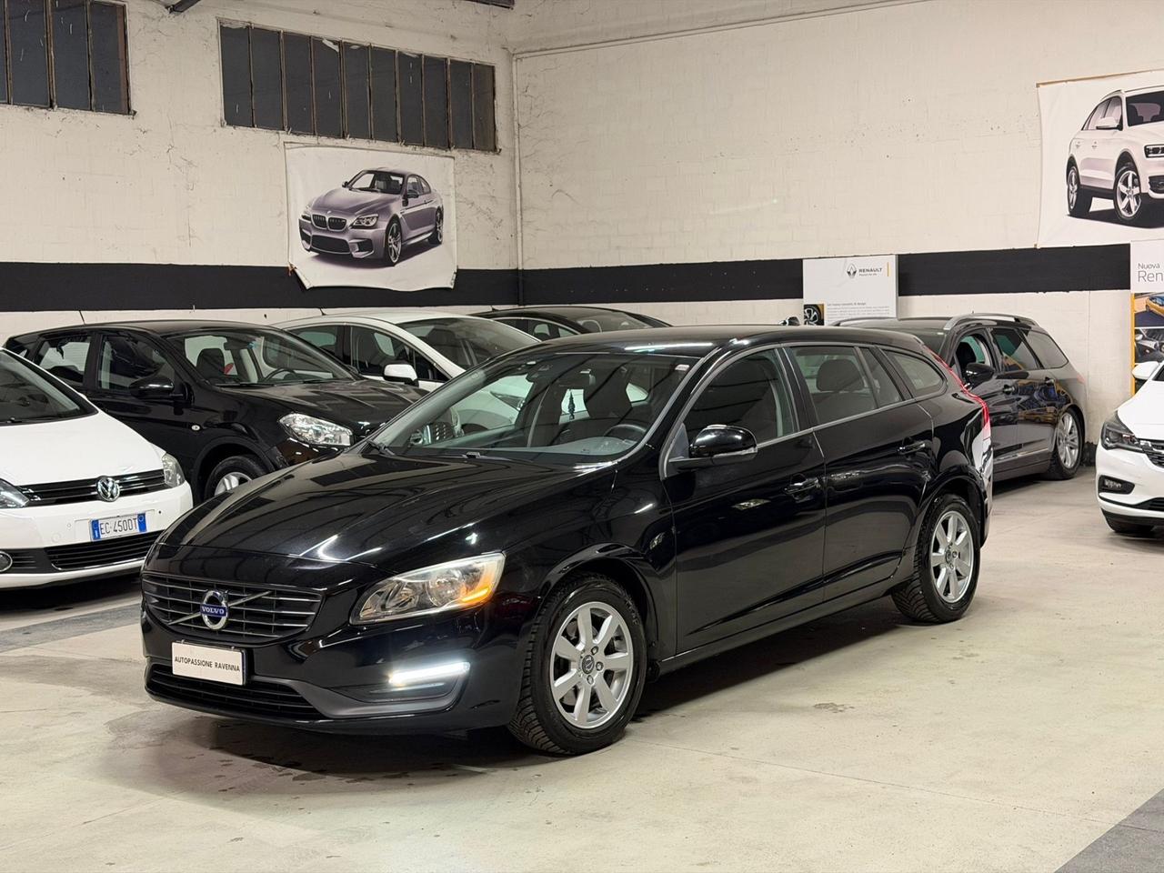 Volvo V60 D2 1.6 Powershift R-design Momentum