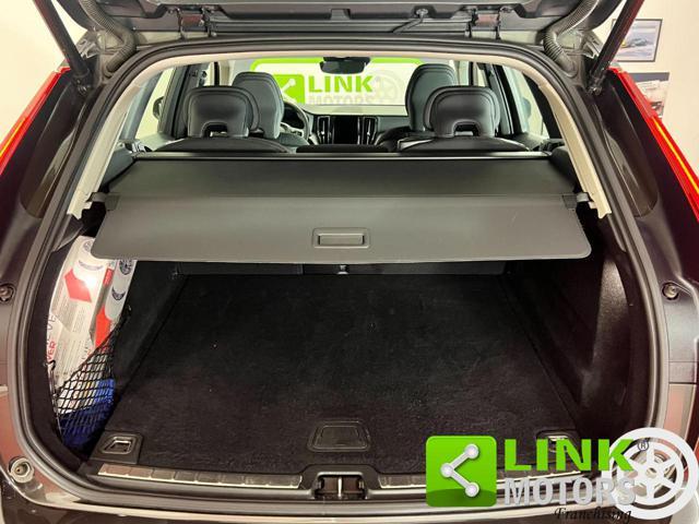 VOLVO XC60 B4 (d) Geartronic Momentum Pro TAGLIAND-GARANZIA