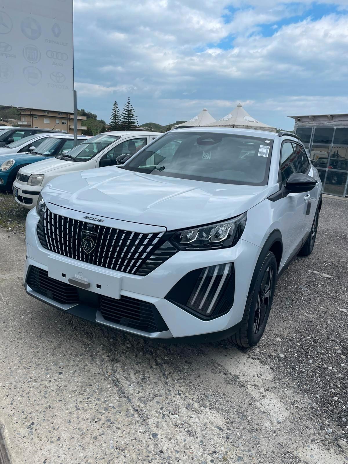 Peugeot 2008 1.2 allure benzina 100cv Nuova di Fabbrica