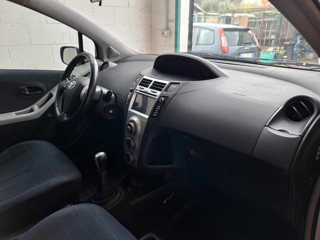 Toyota Yaris 5p 1.0 Sol, navi, telecamera, bluetooth.