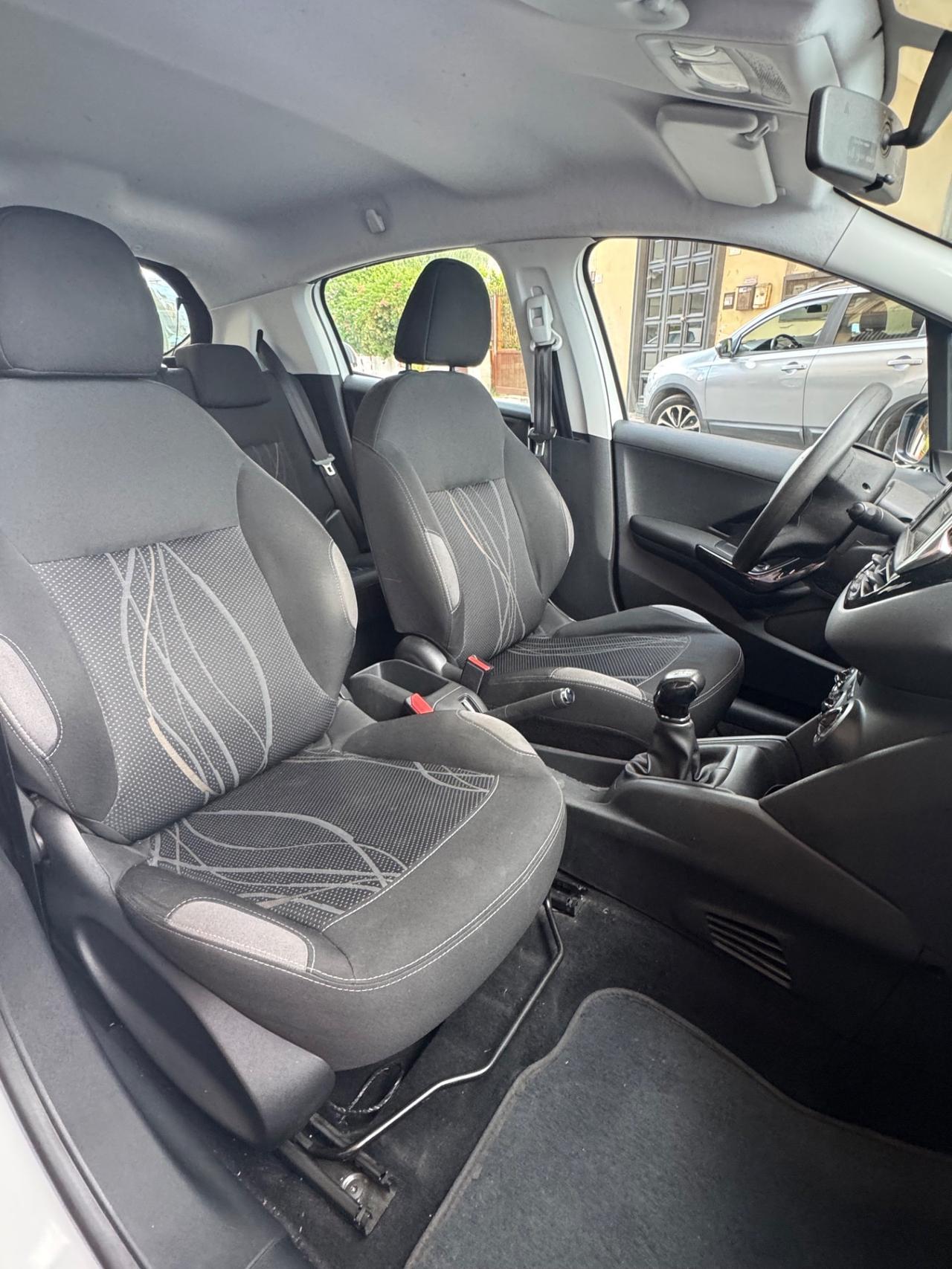 Peugeot 208 1.4 HDi 68 CV 5 porte Allure