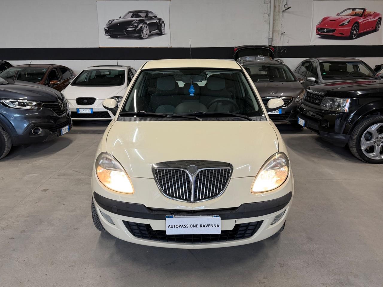 Lancia Ypsilon 1.2 16V Platino