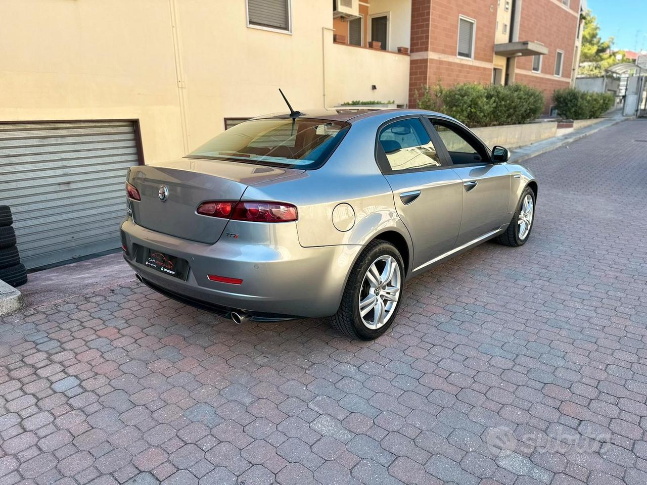 1) Alfa 159 1.9 150cv Ti e 2) 1.750 TBi berlina