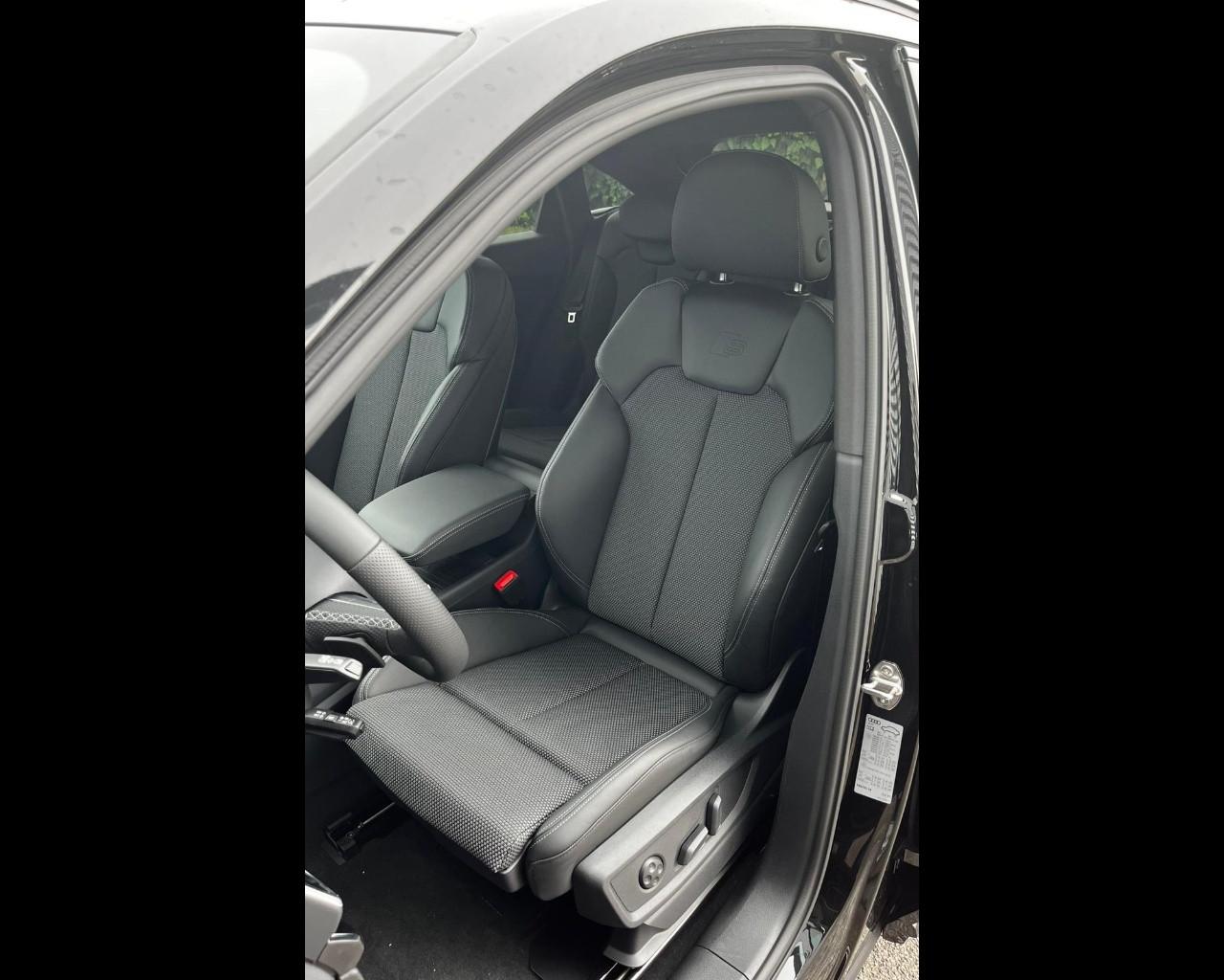 AUDI Audi Q5 Sportback Identity Black 40 TDI quattro 150(204) kW(CV) S tronic