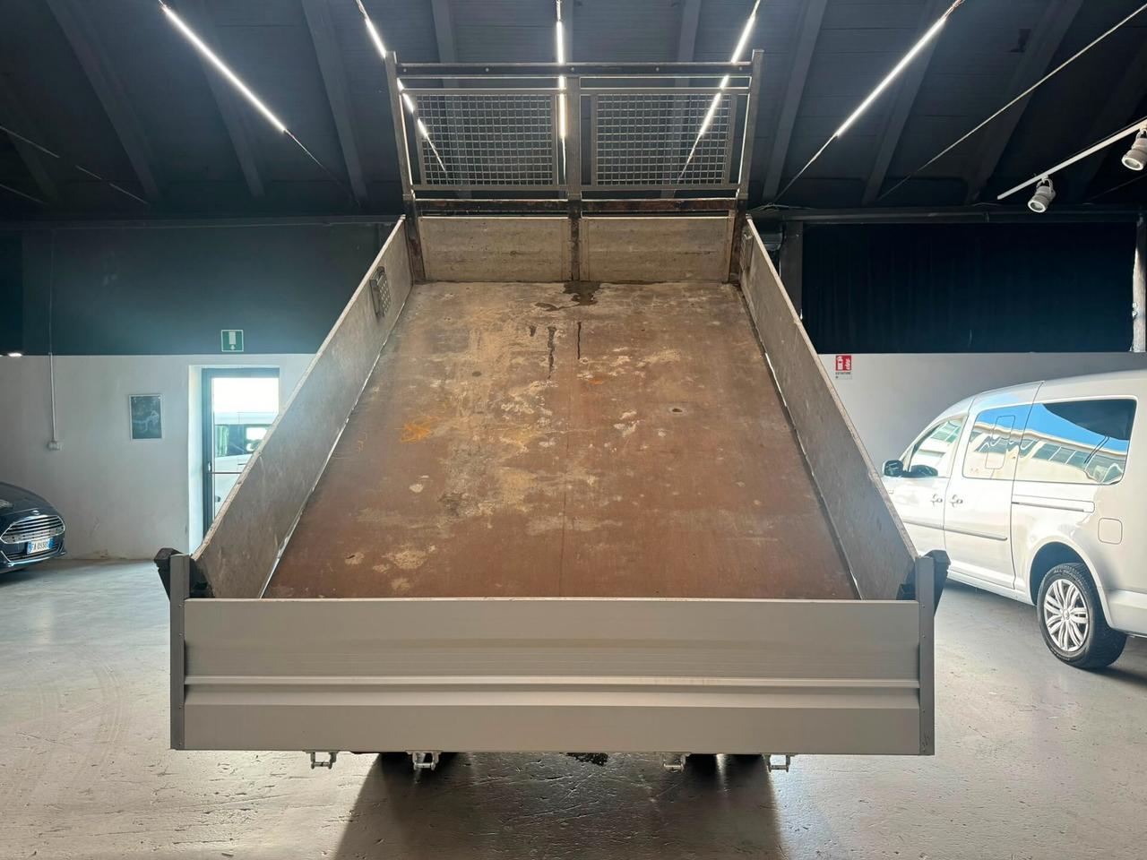 Nissan Cabstar Ribaltabile trilaterale