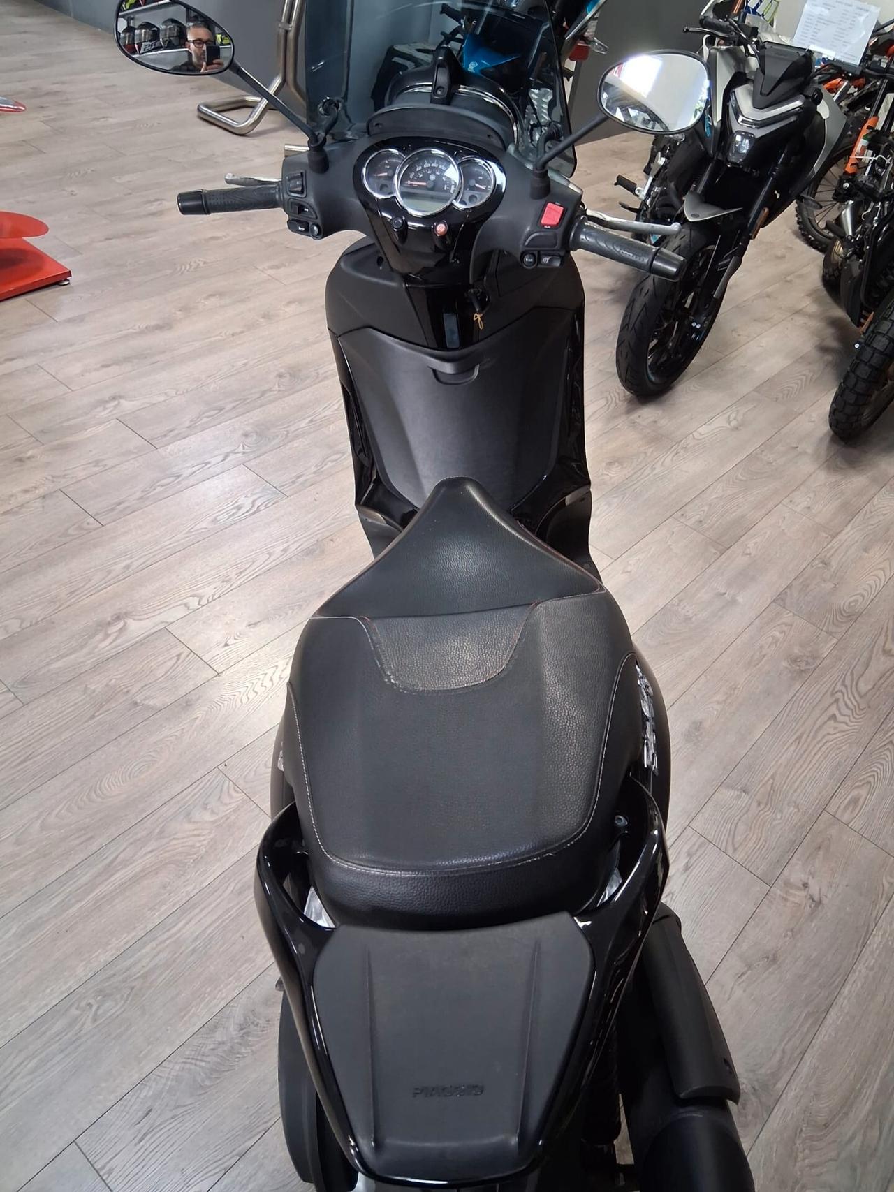 Piaggio Beverly 350