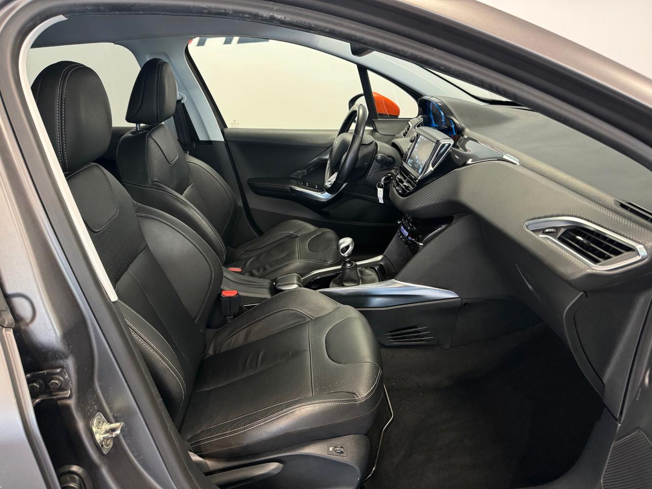 Peugeot 2008 BlueHDi 120 S&S Black Matt OPACO PELLE NAVI