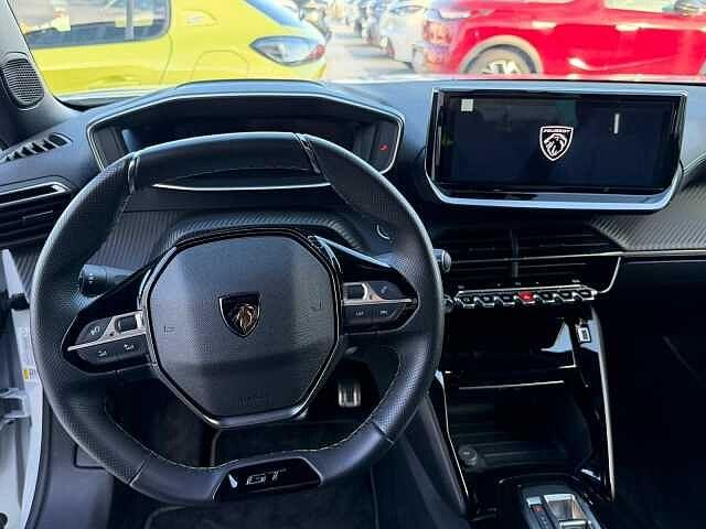 Peugeot 2008 motore elettrico 136 CV GT