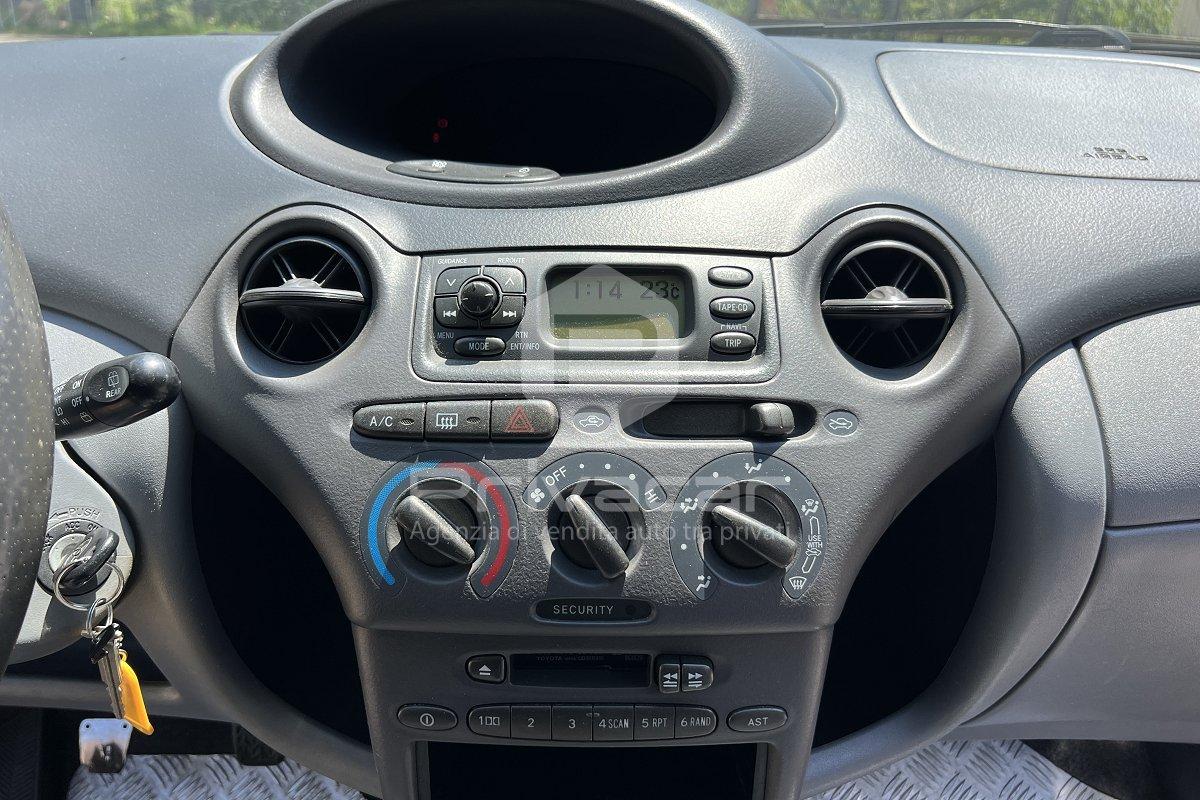 TOYOTA Yaris 1.3i 16V cat 5 porte Luna