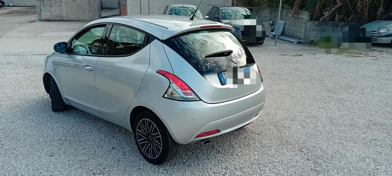 Lancia Ypsilon 1.2 69 CV 5 porte Gold