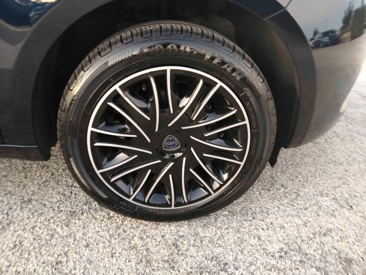 Lancia Ypsilon 1.0 FireFly 5 porte S&S Hybrid Ecochic Gold