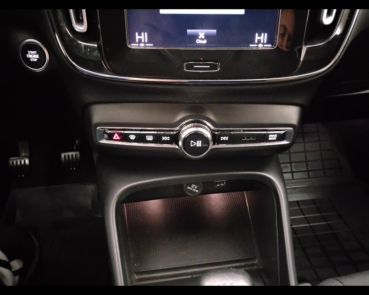 VOLVO XC40 - XC40 1.5 t2 Momentum Core my21