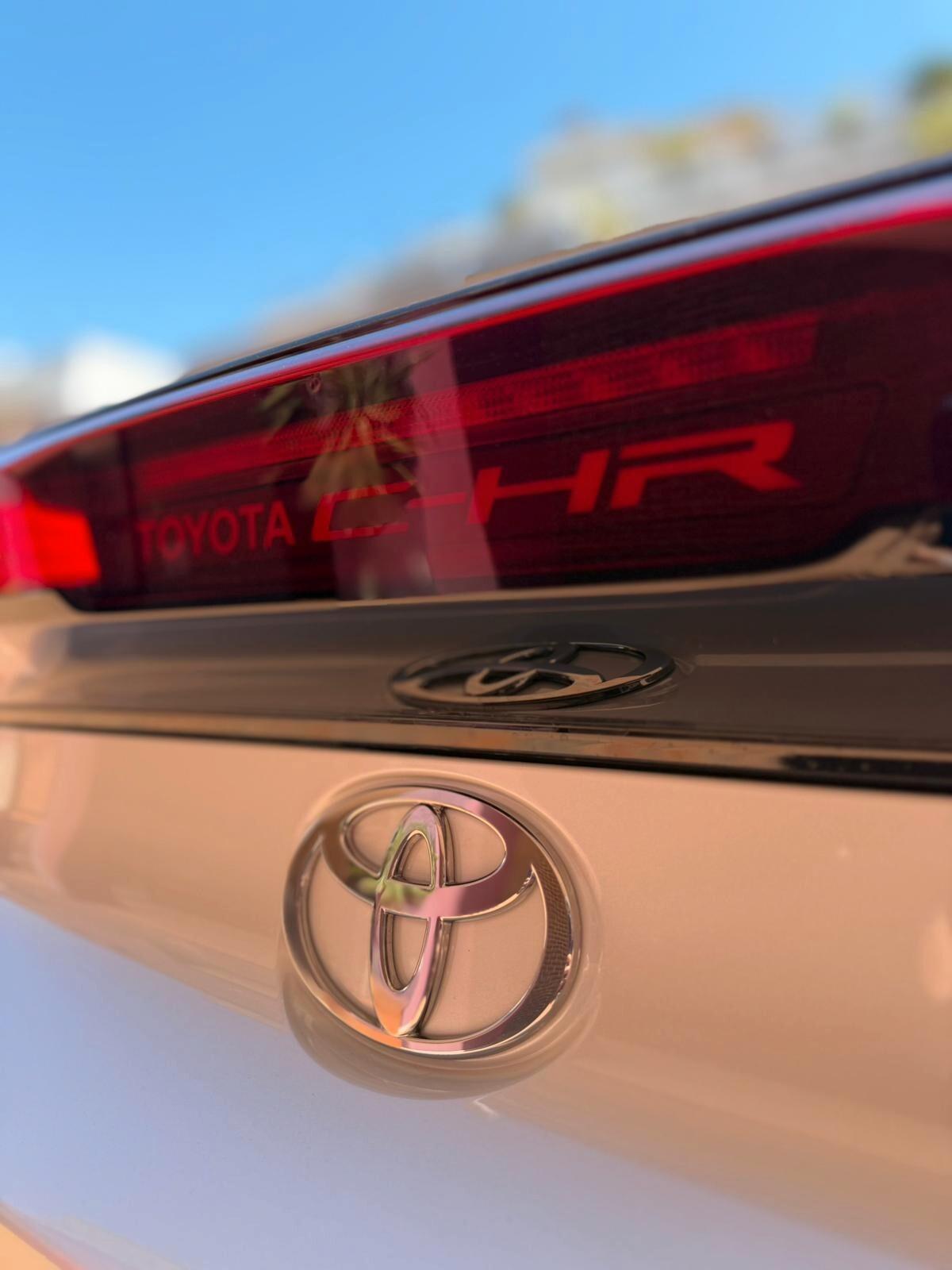 Toyota C-HR 1.8 HV Lounge 145 KW 197 CV TETTO PANORAMICO FULL OPTIONAL