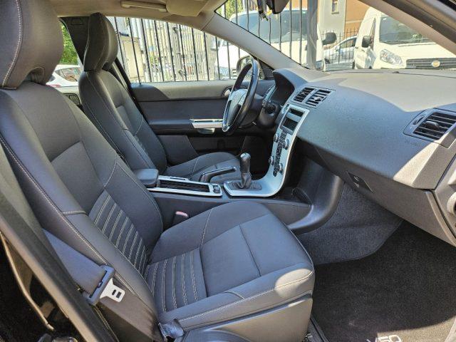 VOLVO V50 D2
