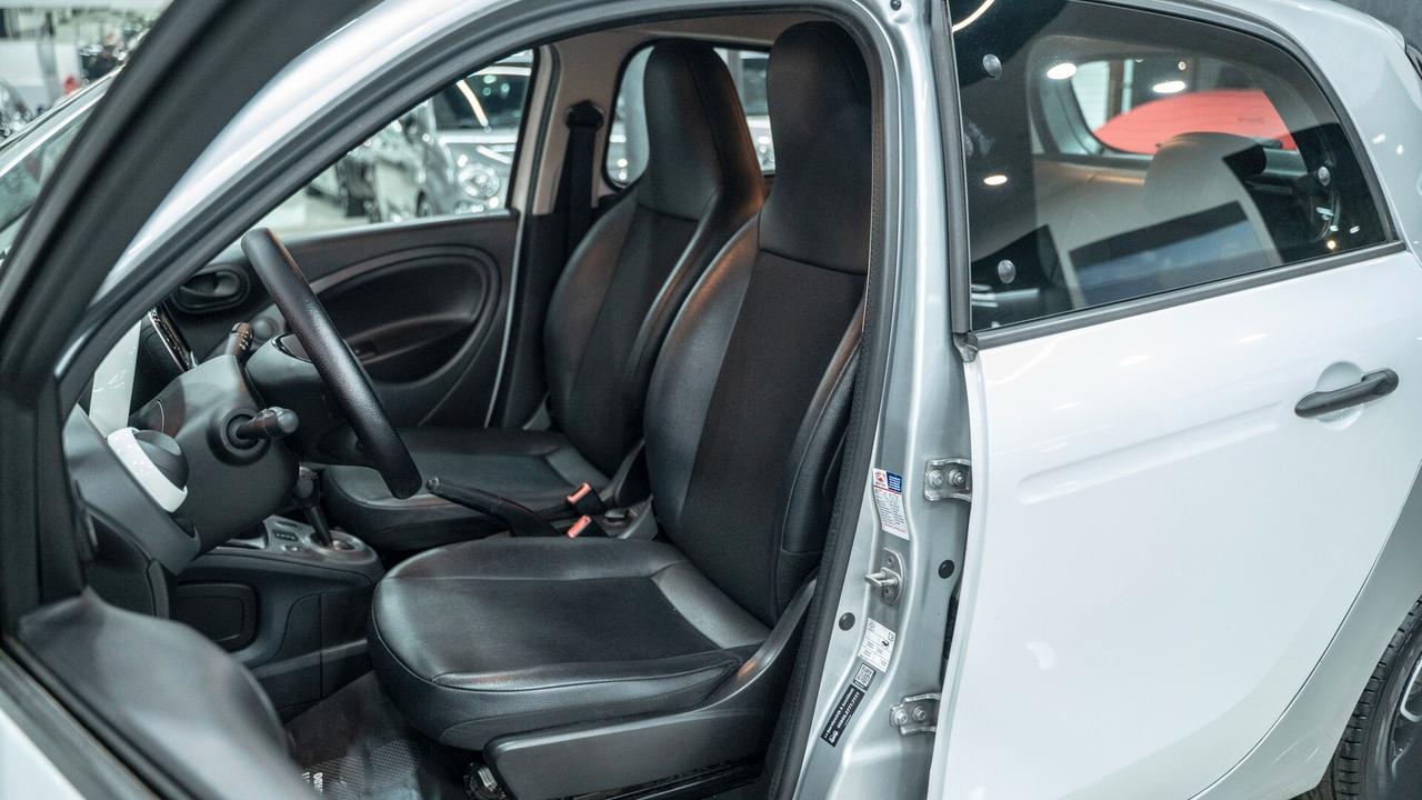 Smart ForFour 1.0 YOUNGSTER 71 CV TWINAMIC AUTO NAVI PELLE FULL