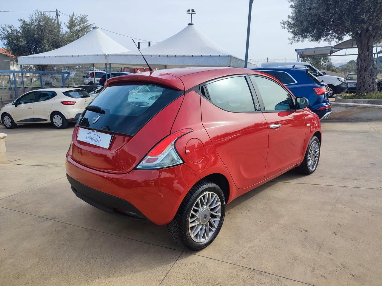 Lancia Ypsilon 1.2 69 CV 5 porte Gold