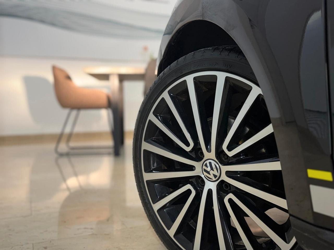 Volkswagen up! 1.0 5p. Versione STREET