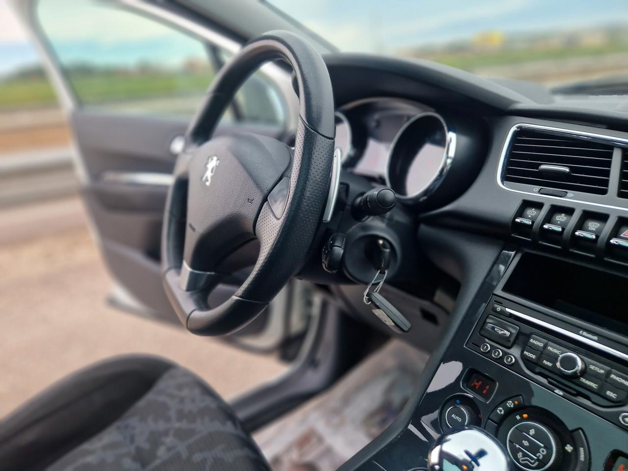 Peugeot 3008 1.6 e-HDi 112CV cambio robotizzato Stop&Start Allure