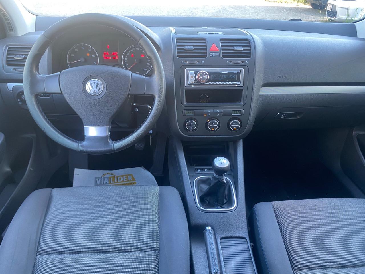 Volkswagen Golf 1.6 16V FSI 5p. Comfortline