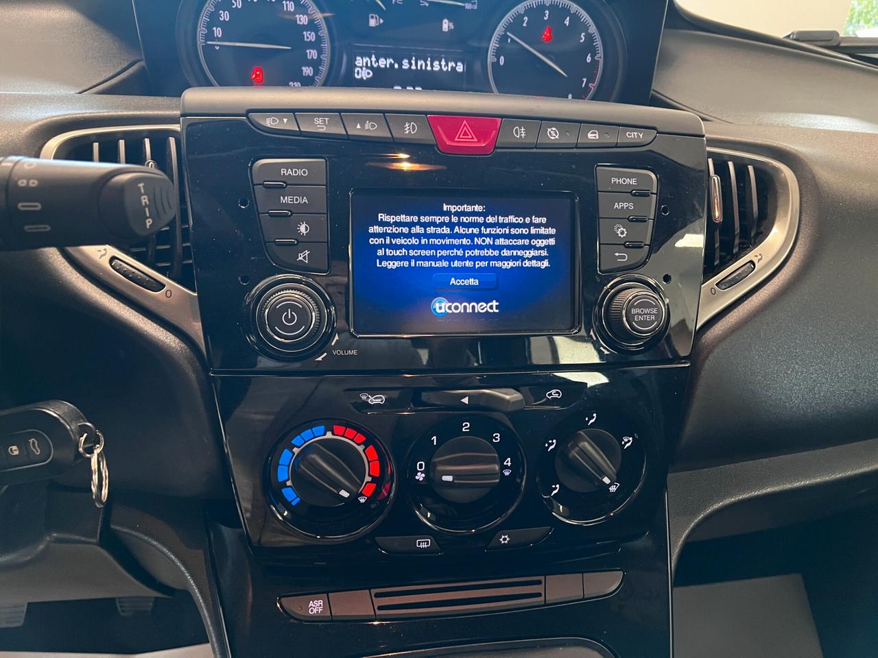 Lancia Ypsilon 1.0 FireFly 5 porte S&S Hybrid Ecochic Gold