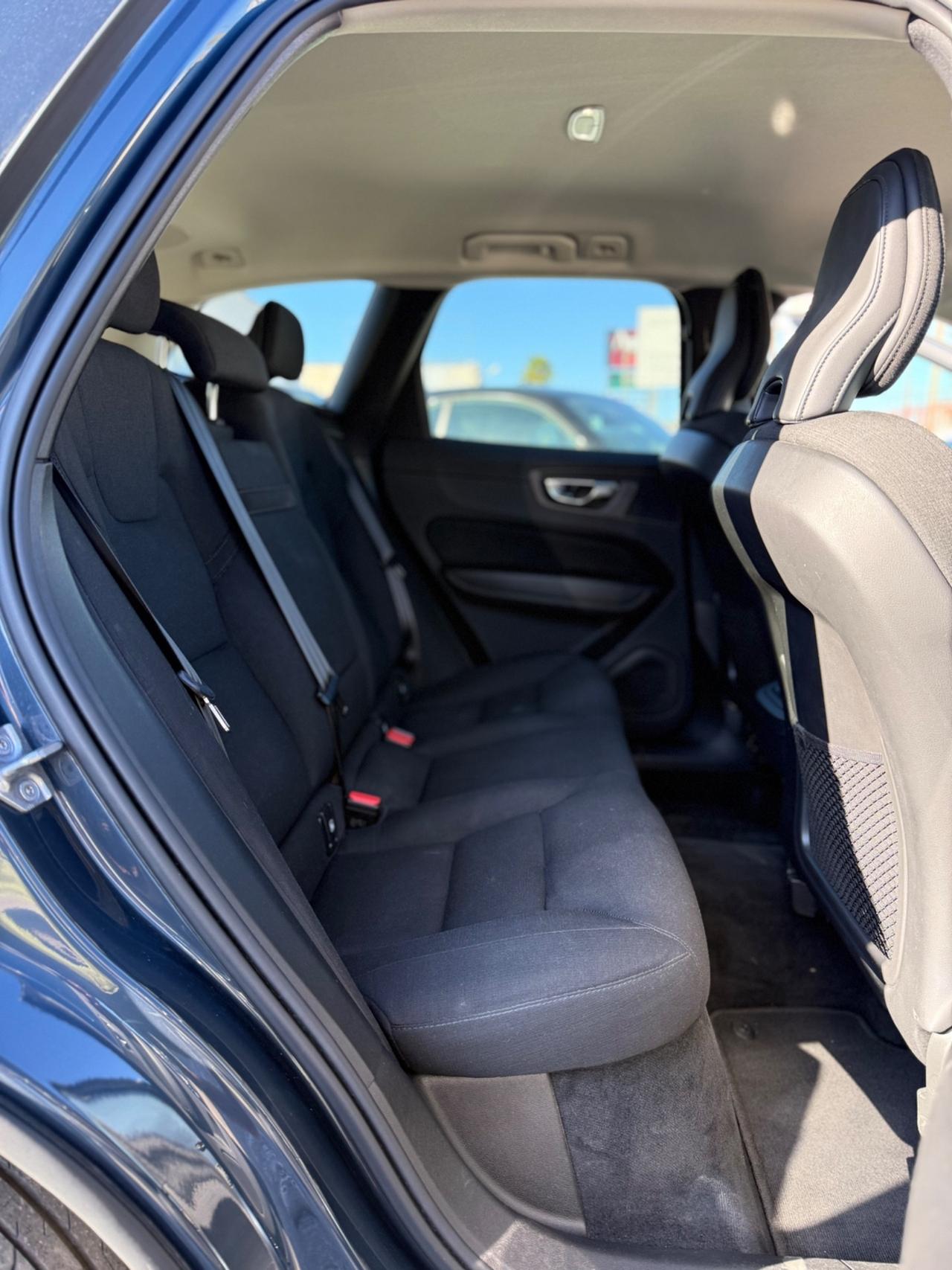 Volvo XC 60 XC60 B4 (d) AWD Geartronic Momentum