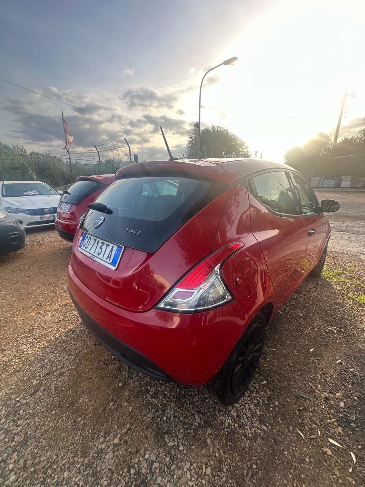 Lancia Ypsilon 1.0 FireFly 5 porte S&S Hybrid Ecochic Silver