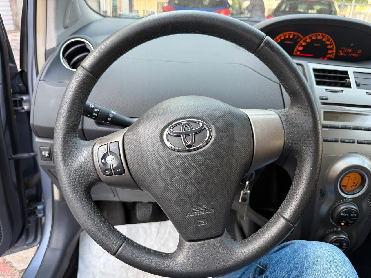 Toyota Yaris 1.0 5 porte Sol OK NEOPATENTATI