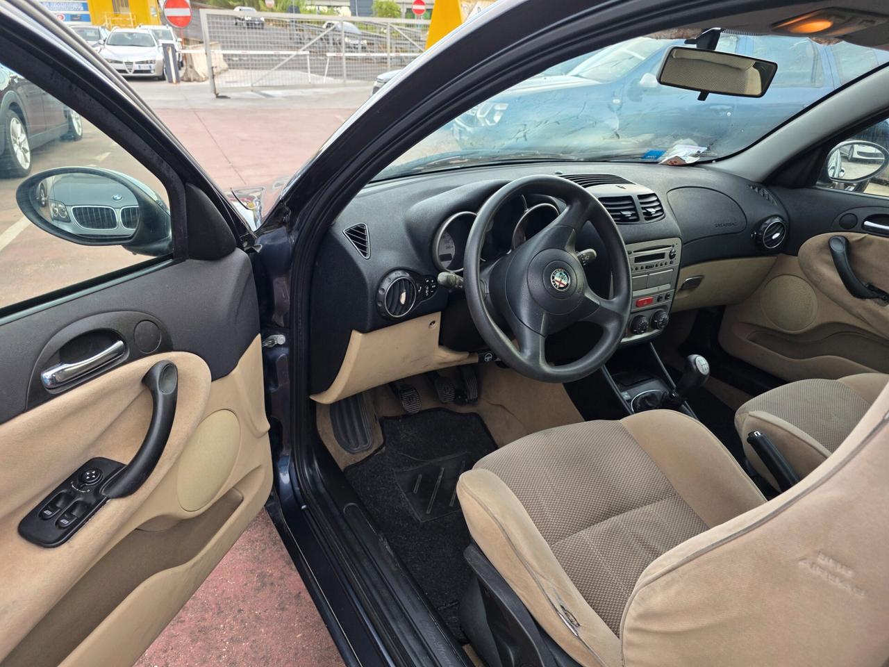 Alfa Romeo 147 1.6i 16V Twin Spark cat 5p. Distinctive GPL SCADUTO