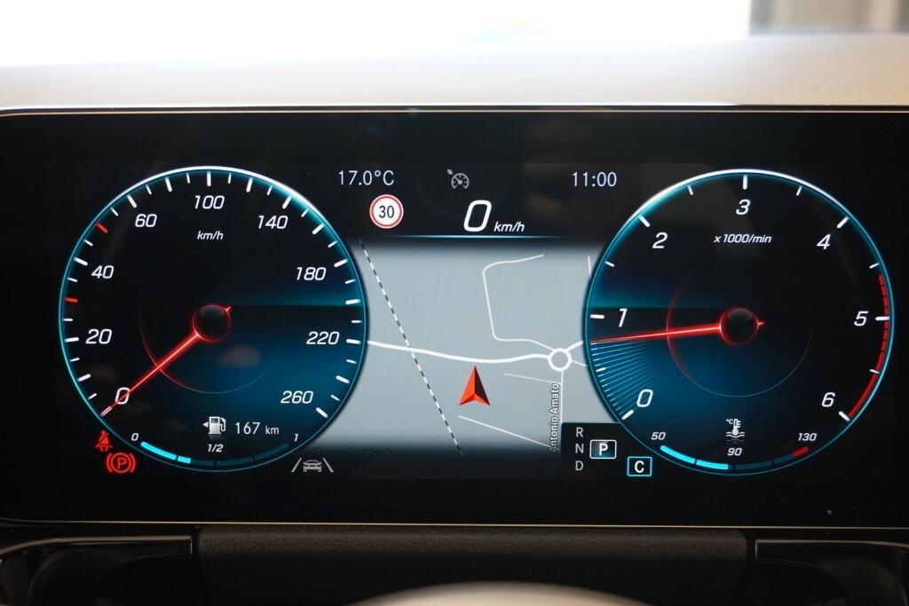 MERCEDES-BENZ GLA 180D 115CV AUTOMATIC BUSINESS SOLUTION ( CRUISE - PELLE - NAVI PREMIUM - PARK ASSIST - TELECAMERA POST. )