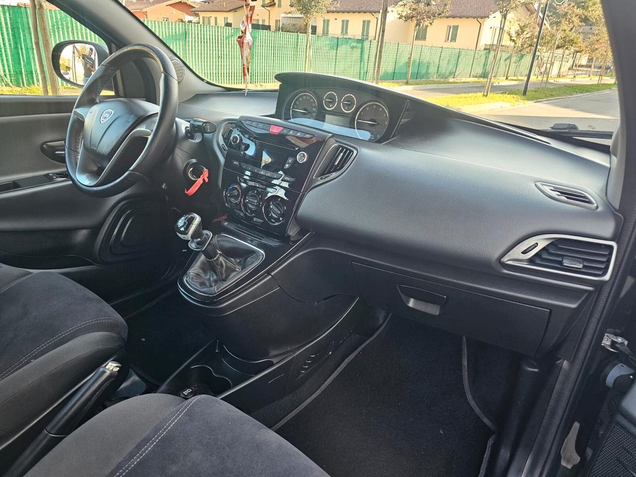 Lancia Ypsilon 1.2 69 CV Platinum
