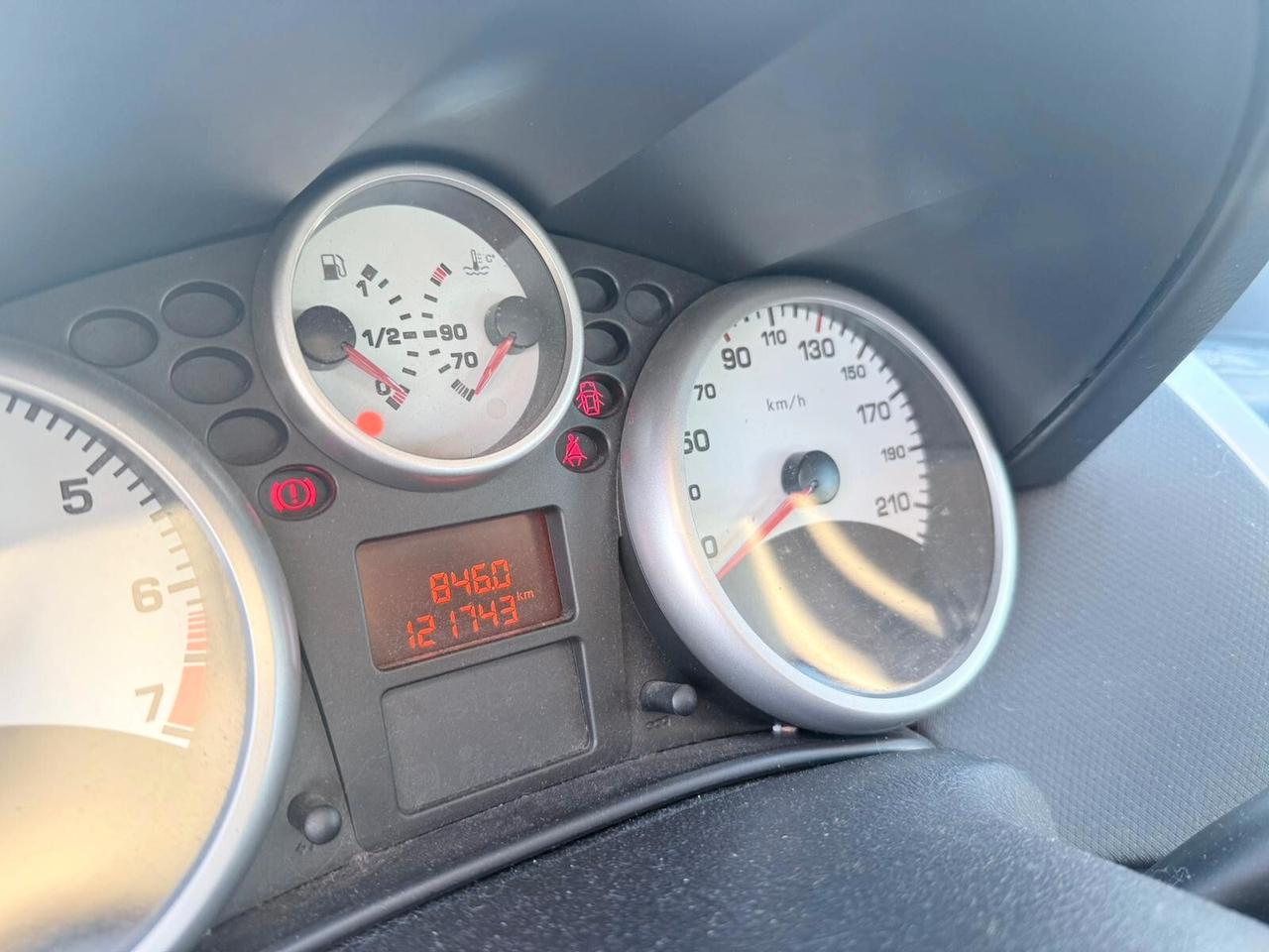 Peugeot 207 1.4 BENZINA 2006 NEOP.