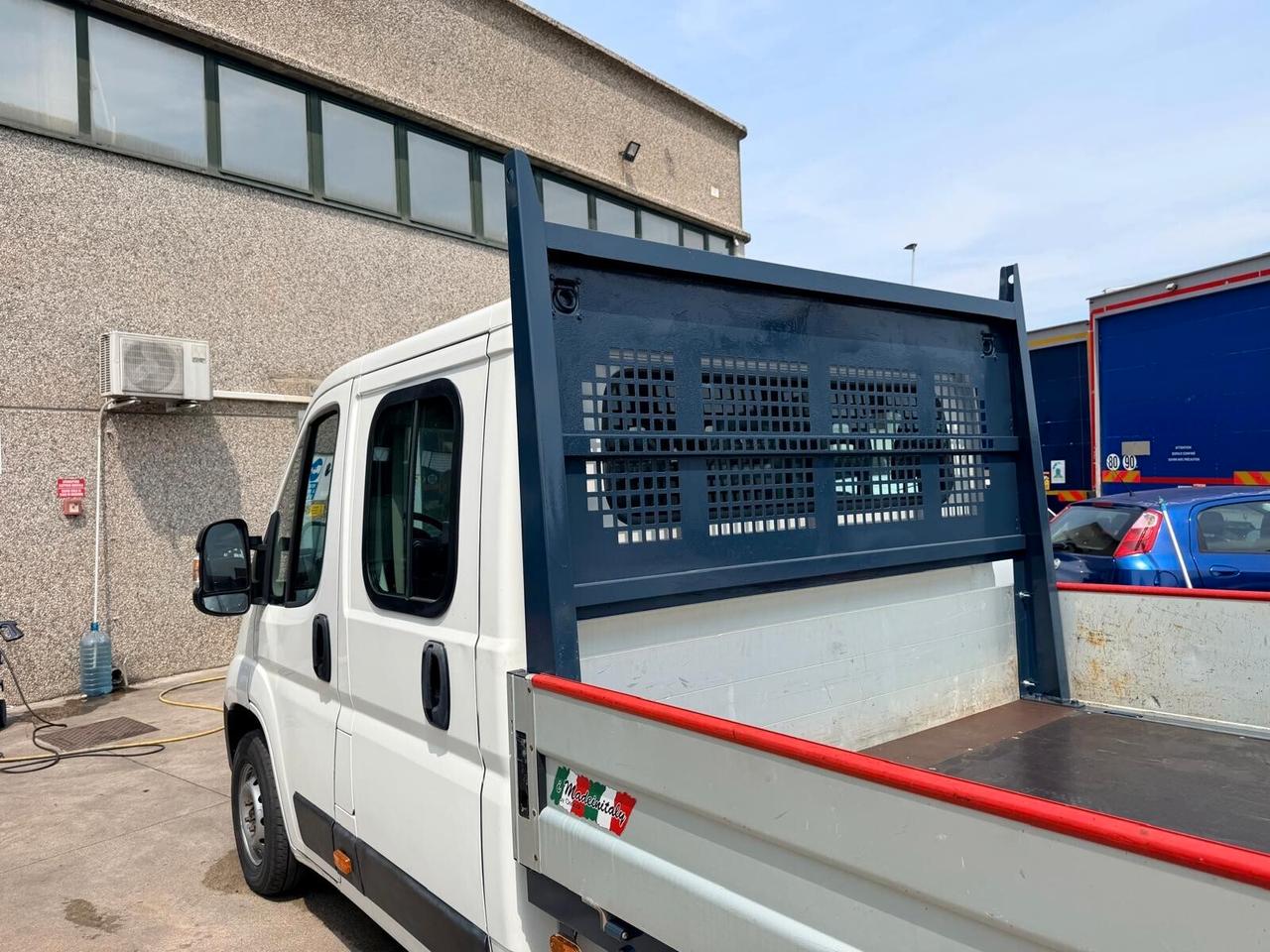 Citroen Jumper 140cv cabina doppia 7 posti con cassone fisso.
