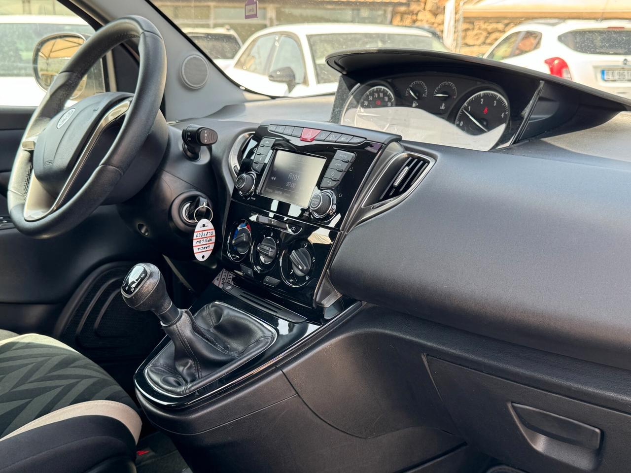 Lancia Ypsilon 1.3 MJT 16V 95 CV 5 porte S&S Silver