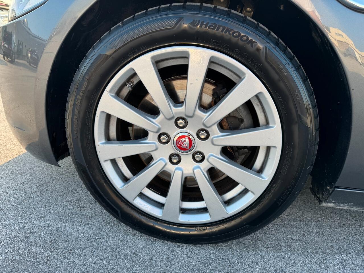 Jaguar XE 2.0 D Turbo 180CV aut. Pure