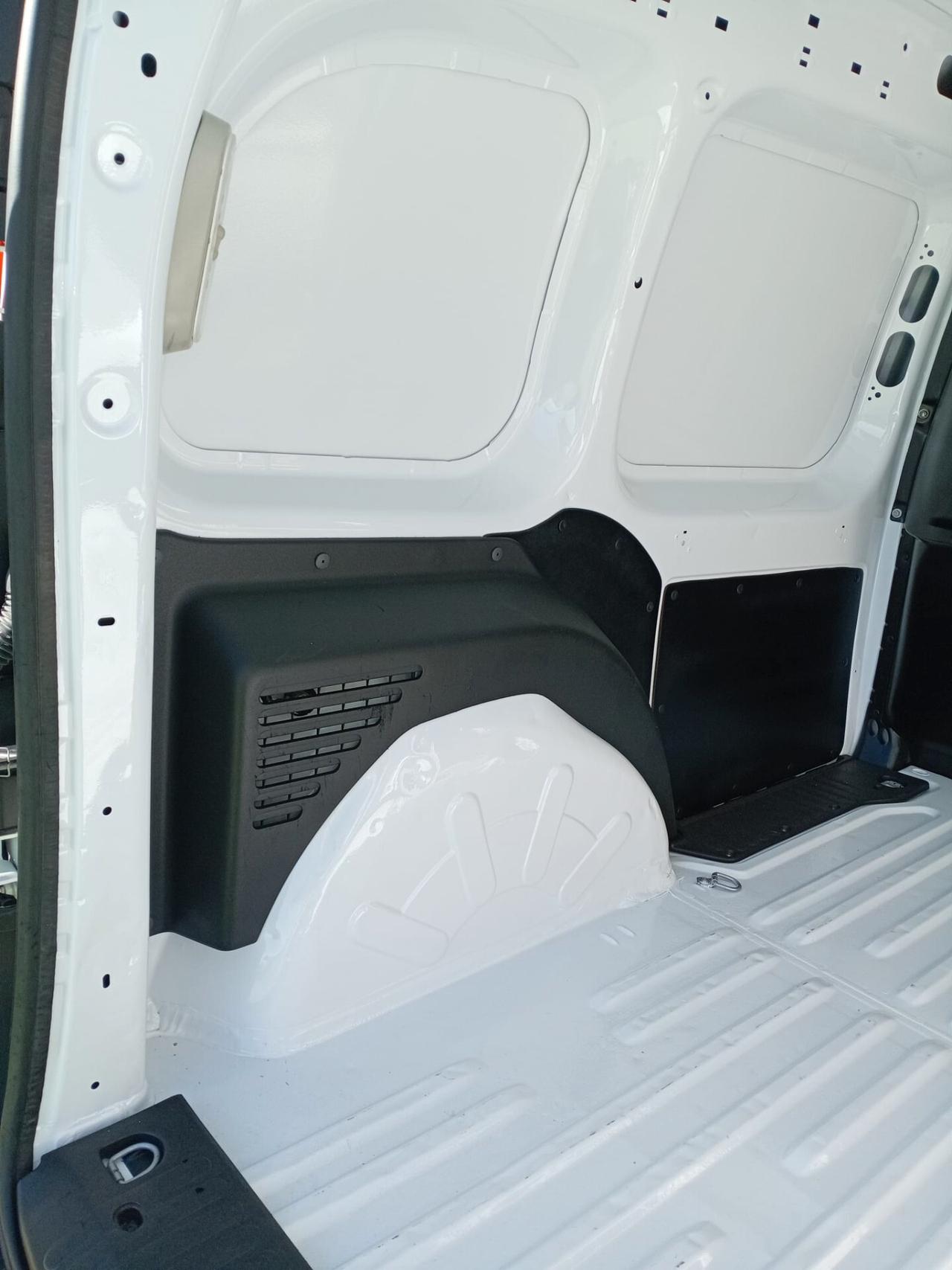 RENAULT KANGOO 1.5 DCI CABINATO 3 POSTI