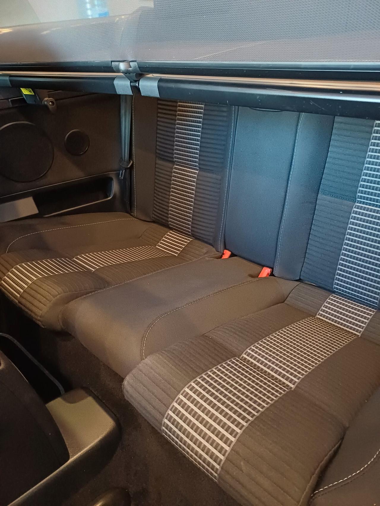 Volkswagen New Beetle 1.4 16V Cabrio Neopatentati