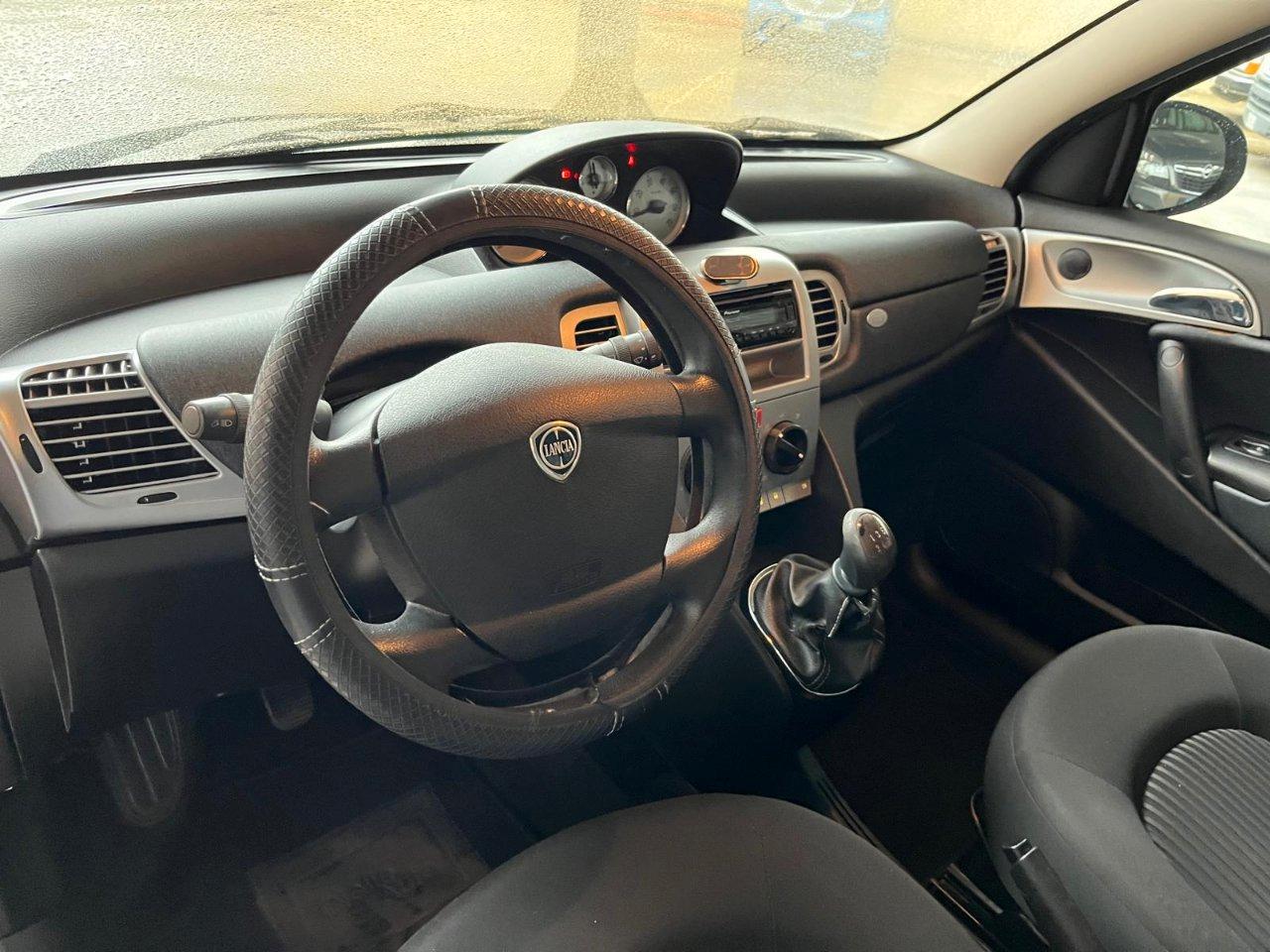 Lancia Ypsilon 3 Porte Ypsilon 1.2 8v Argento