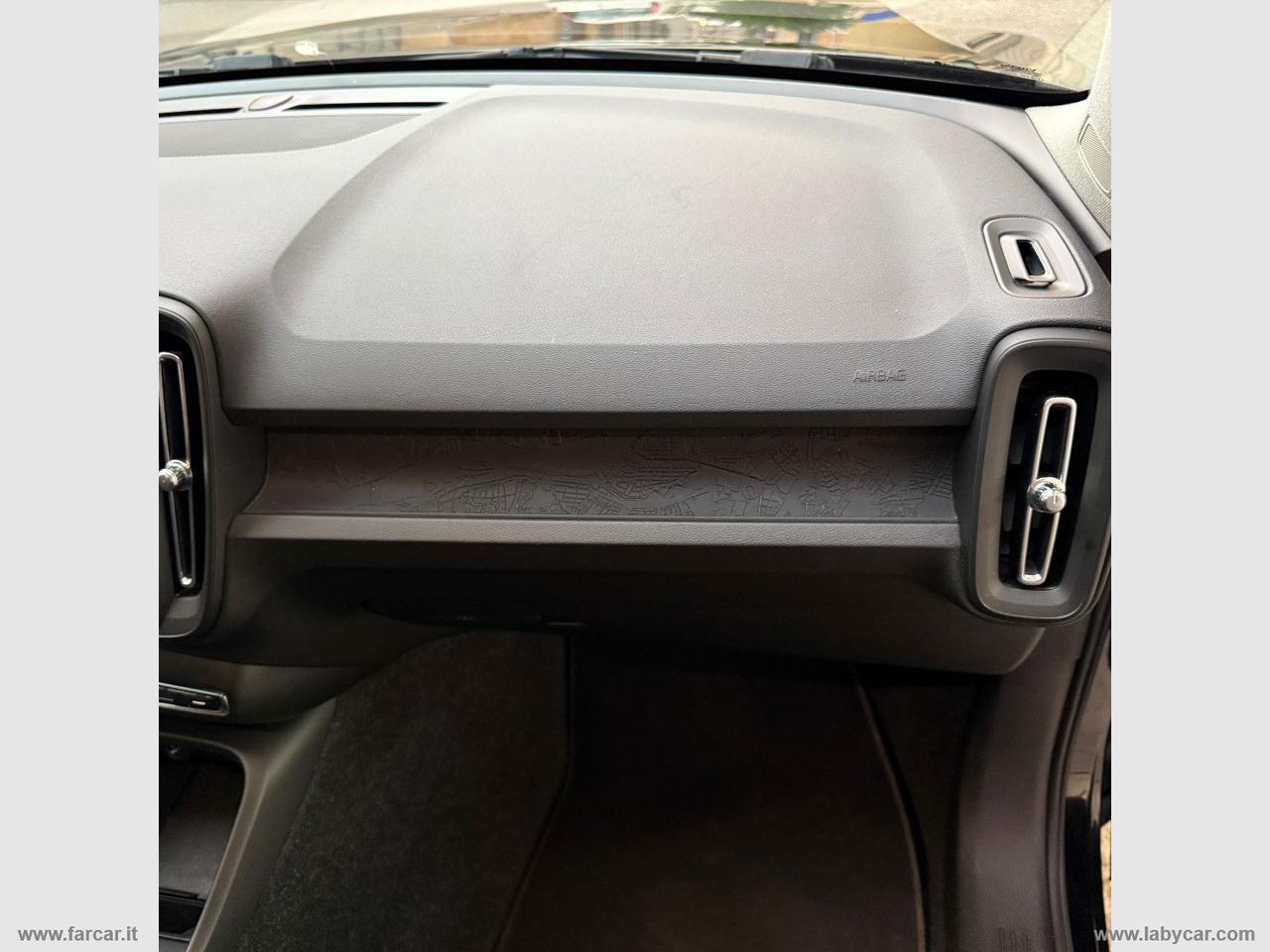 VOLVO XC40 D3 AWD Geartronic Momentum Core