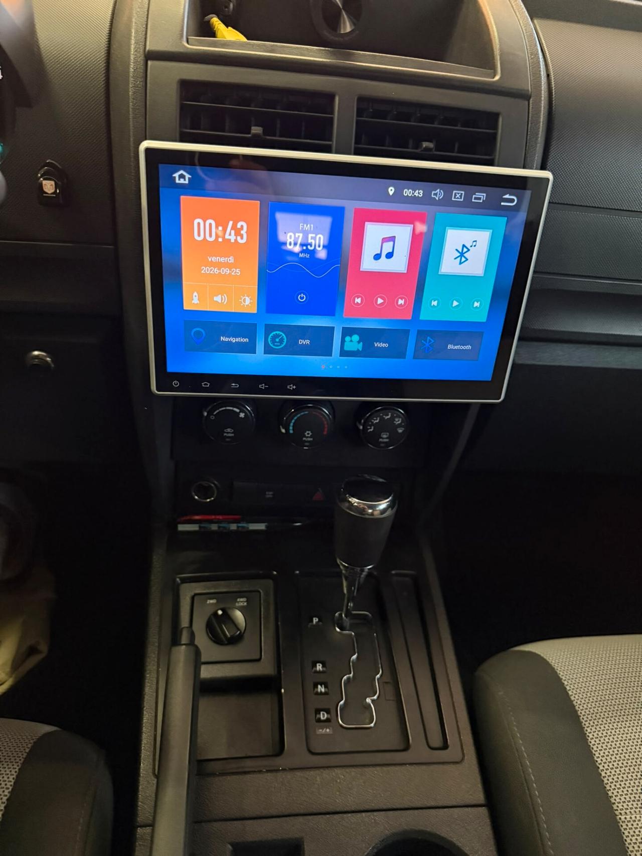 Dodge Nitro 2.8 CRD Automatico – Assetto Rialzato – 3 Set Ruote – Gancio Traino