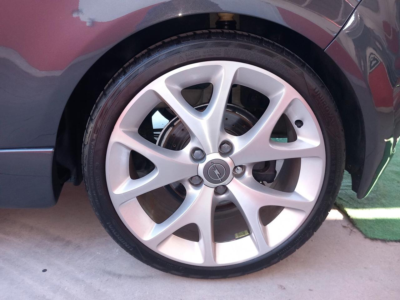 Opel Corsa 1.6 T 192CV 3 porte OPC TENUTA IN AMNIERA MANIACALE PARI AL NUOVO