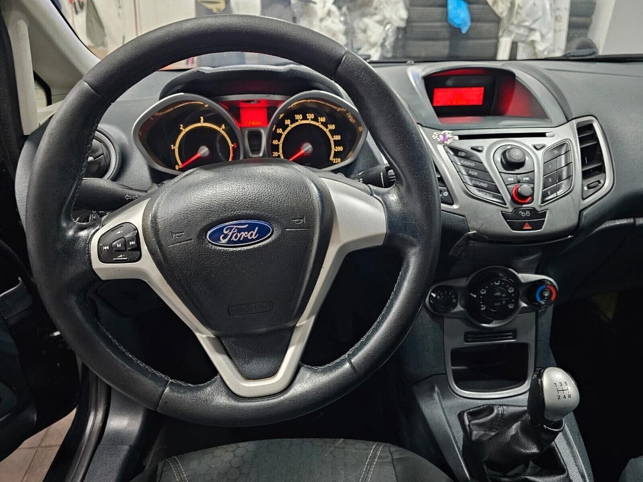 NUOVA FORD FIESTA TITANIUM 1.4 TDCI 70CV PER NEOPATENTATI