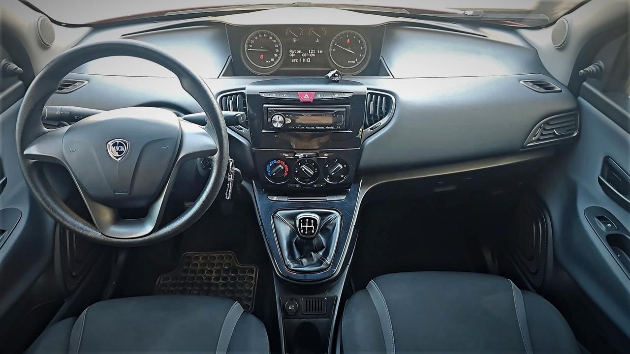 Lancia Ypsilon 1.2 69 CV 5 porte Neopatentati