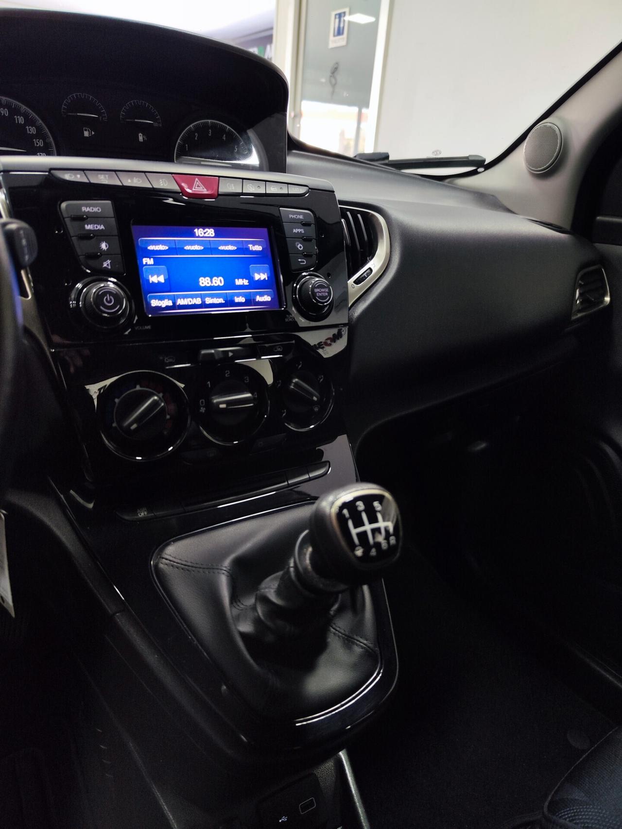 Lancia Ypsilon 1.0 5 porte Hybrid Ecochic Gold UNICO PROPRIETARIO