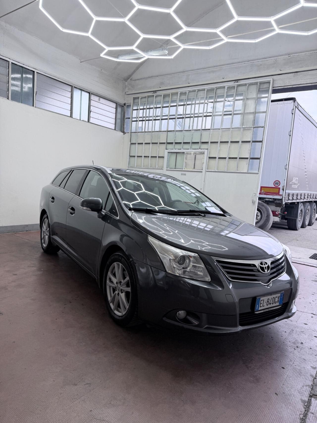 Toyota Avensis 2.2 D-Cat aut. Wagon Lounge