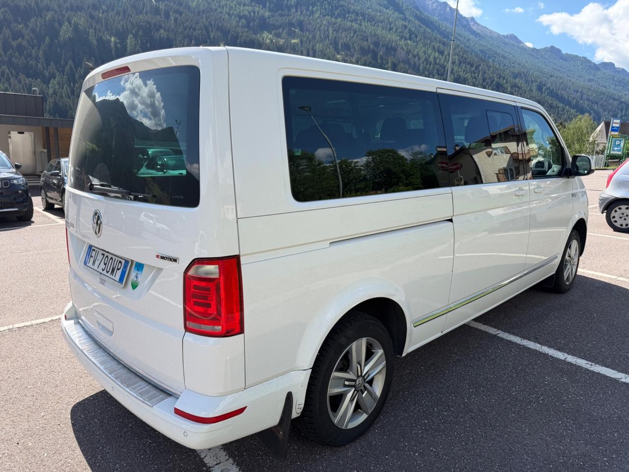 Minibus/ Caravelle 9 posti 4motiin