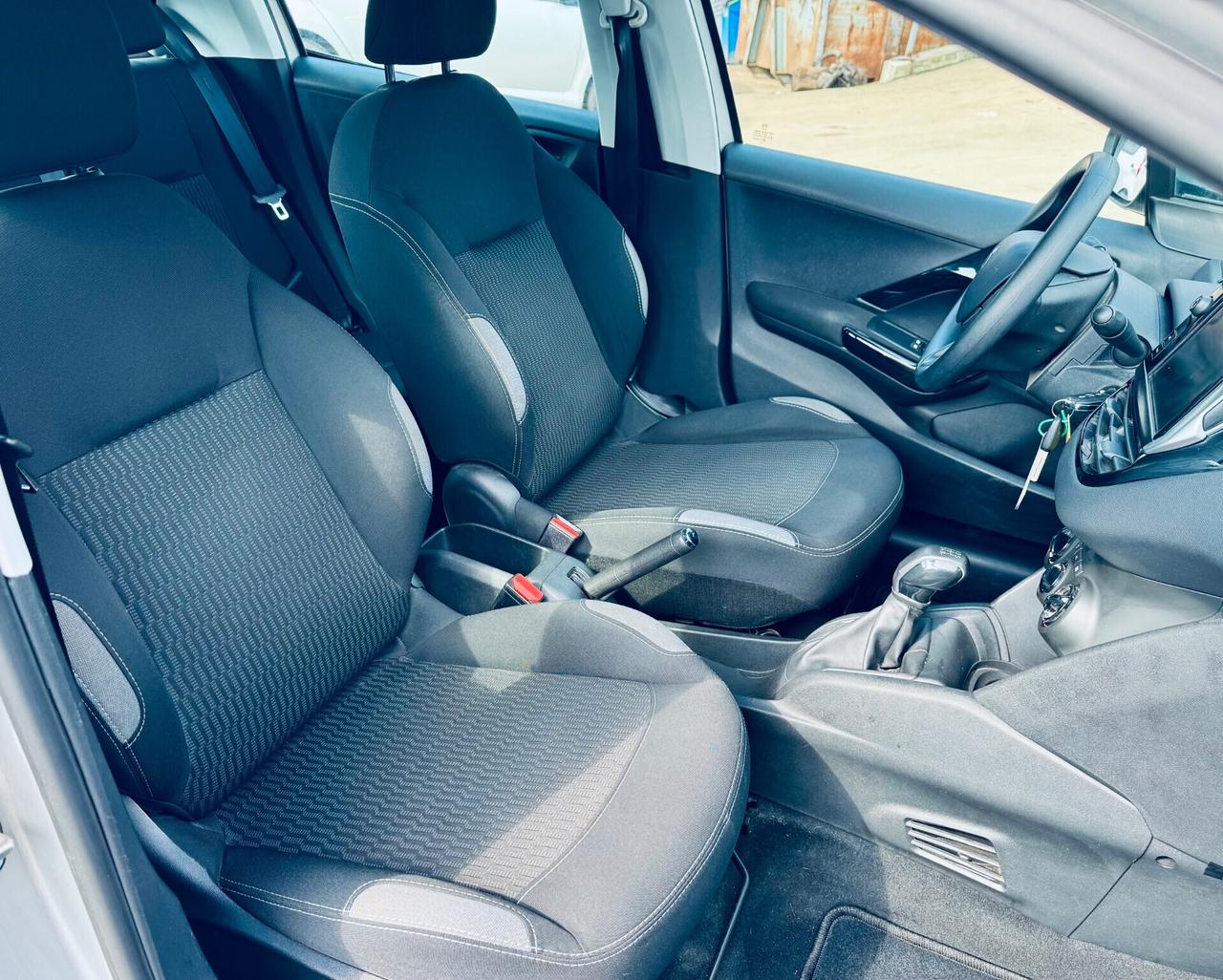 Peugeot 208 PureTech 82 5 porte Allure