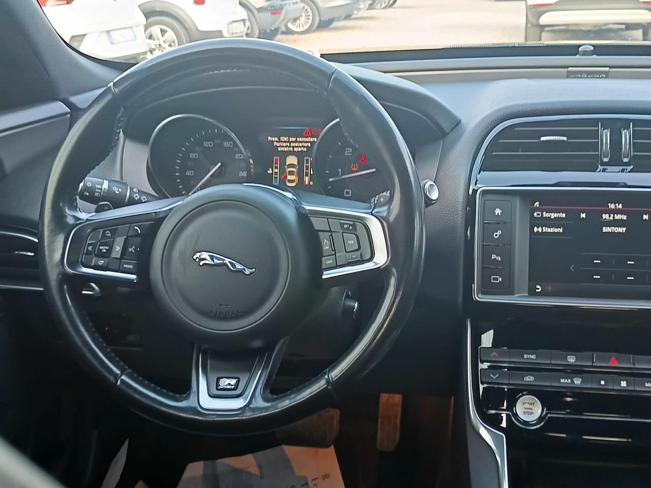 Jaguar XE 2015 - 2.0 D Turbo 180CV aut. R-Sport LB AUTOMOBILI