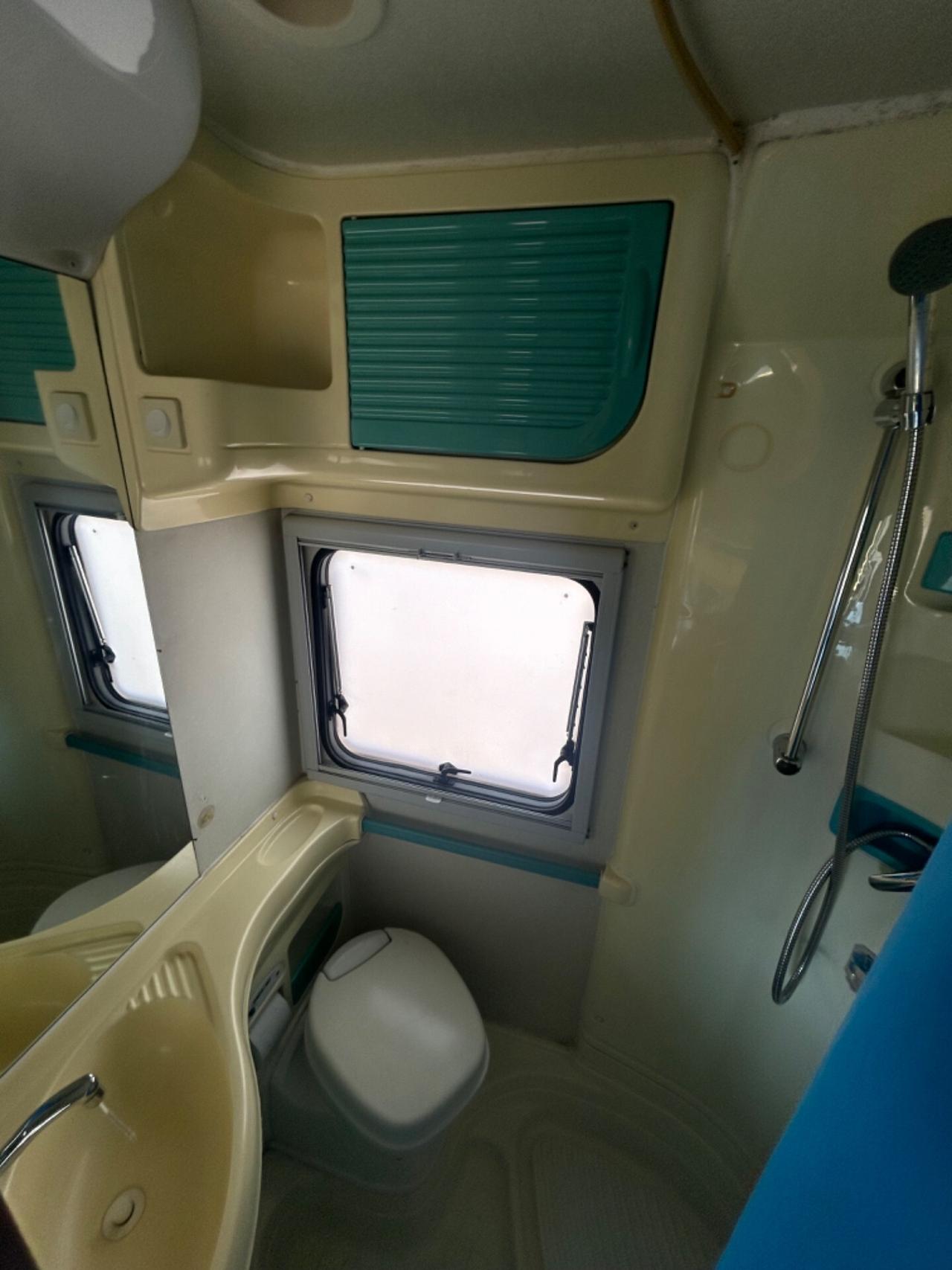Camper mansardato 6 posti Mc louis